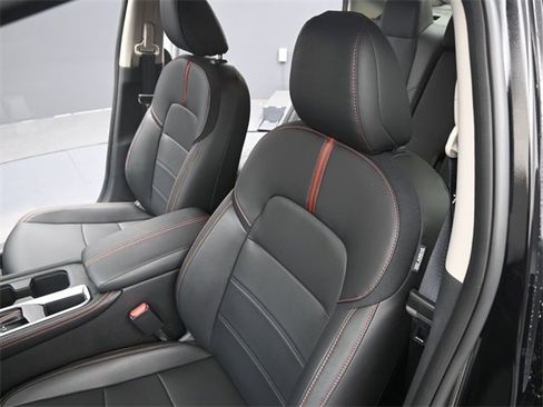 Used 2025 Nissan Sentra SR w/ SR Premium Package image 16