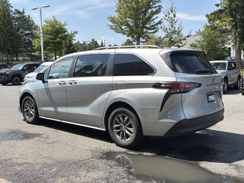 Used 2022 Toyota Sienna LE AWD/4WD image 7