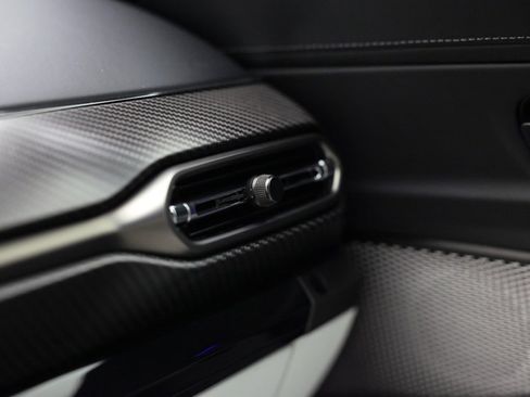 Used 2025 Aston Martin V8 Vantage Coupe image 25