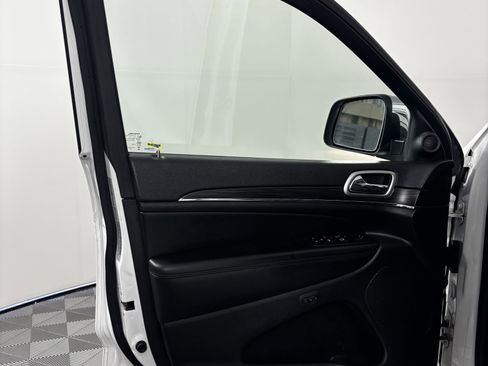 Used 2019 Jeep Grand Cherokee Limited image 22