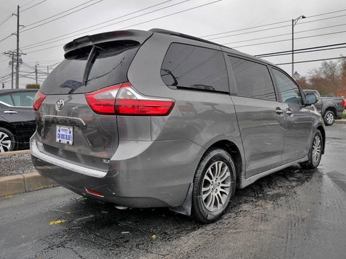 Used 2020 Toyota Sienna XLE Premium image 6