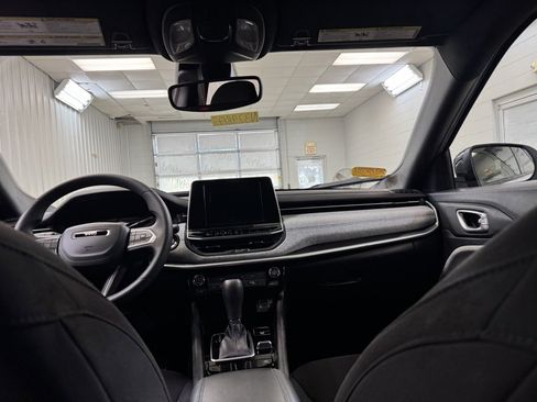 Used 2025 Jeep Compass Sport image 22