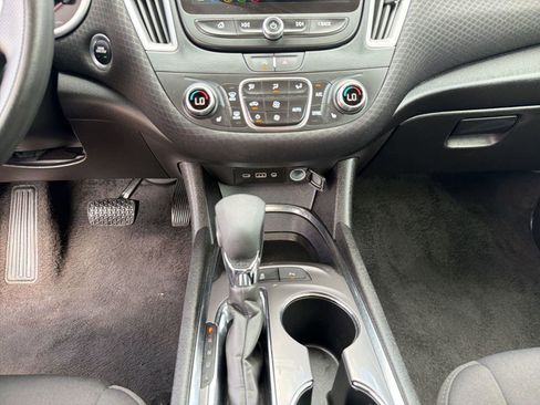 Used 2025 Chevrolet Malibu LT image 17