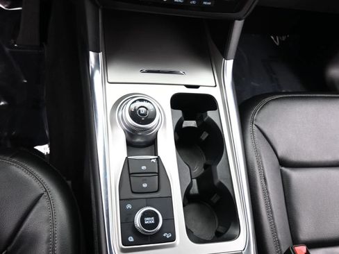 Used 2020 Ford Explorer XLT w/ Equipment Group 202A AWD/4WD image 21