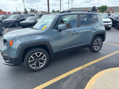 Used 2017 Jeep Renegade Latitude w/ Advanced Technology Group AWD/4WD image 3