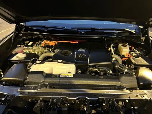 Used 2025 Toyota Sequoia 4WD image 30