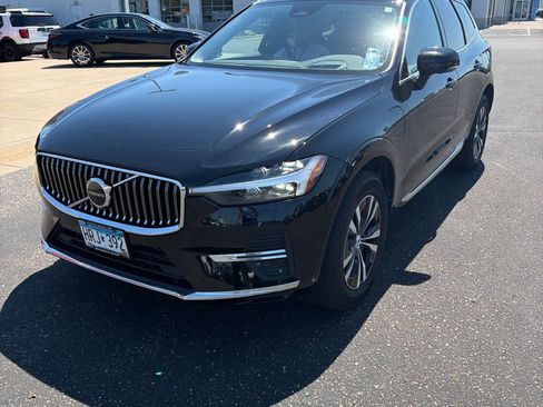Used 2022 Volvo XC60 T8 Inscription Expression w/ Advanced Package AWD/4WD image 2