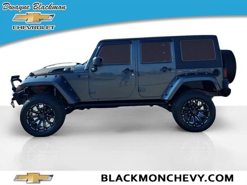 Used 2017 Jeep Wrangler Unlimited Rubicon w/ Connectivity Group AWD/4WD image 6
