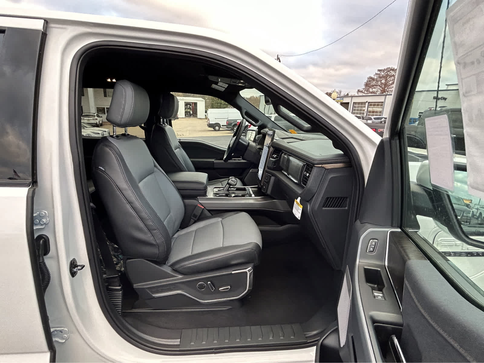 New 2023 Ford F150 Lightning Lariat AWD/4WD image 25