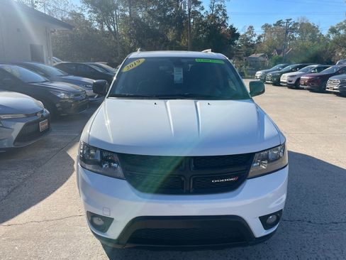 Used 2019 Dodge Journey SE image 3