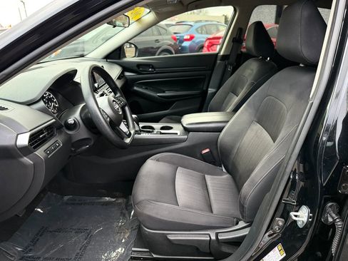 Used 2024 Nissan Altima 2.5 S FWD image 12