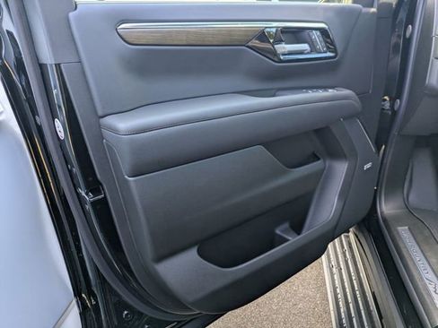 New 2026 Chevrolet Suburban High Country image 8