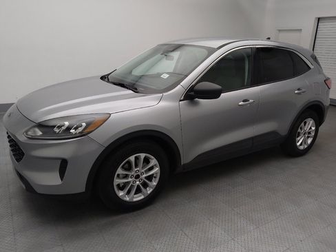 Used 2022 Ford Escape SE FWD image 2