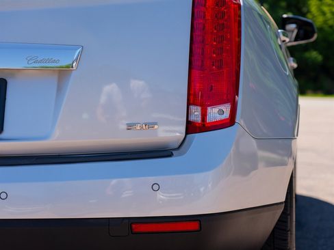 Used 2015 Cadillac SRX Luxury w/ Driver Awareness Package image 11