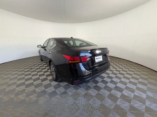 Used 2025 Nissan Altima 2.5 SV FWD image 9