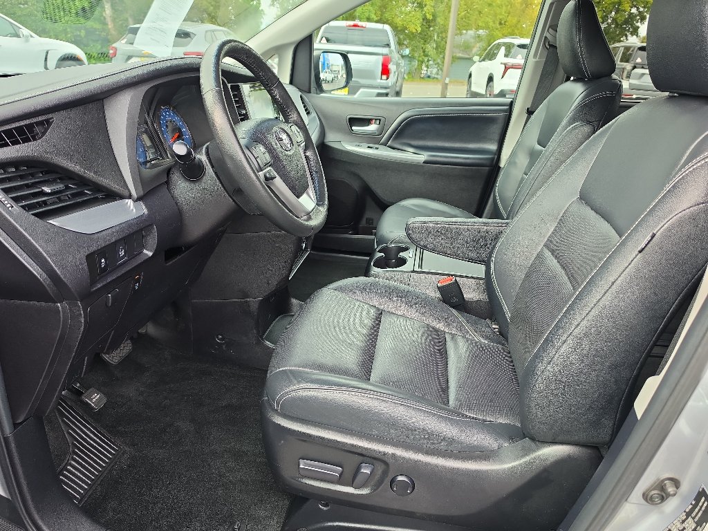 Used 2015 Toyota Sienna SE FWD image 15