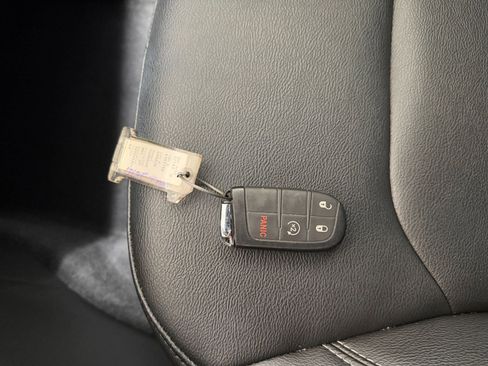 Used 2025 Jeep Compass Limited image 22