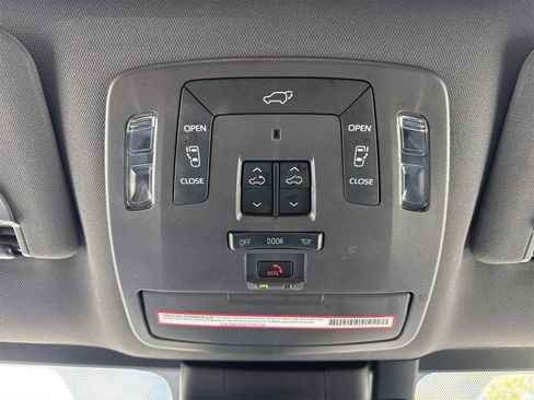 Used 2023 Toyota Sienna Platinum image 38