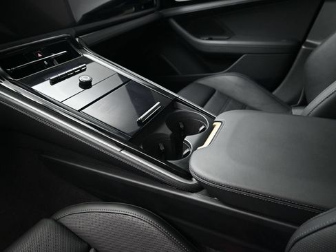 Certified 2025 Porsche Panamera 4 E-Hybrid AWD/4WD image 22