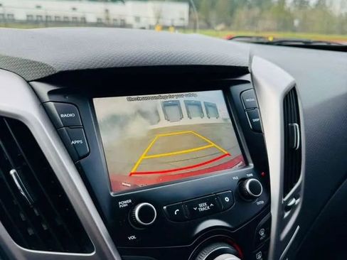 Used 2017 Hyundai Veloster image 15