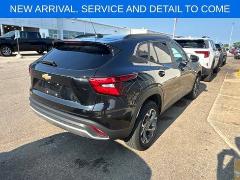 Certified 2025 Chevrolet Trax LT FWD image 7