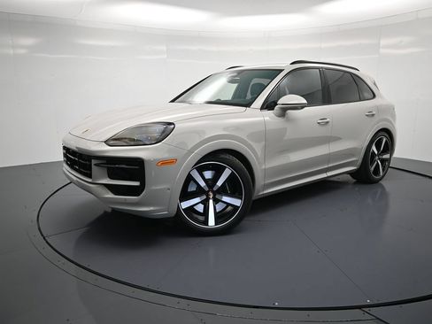 Certified 2026 Porsche Cayenne GTS AWD/4WD image 1
