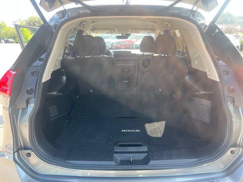 Used 2019 Nissan Rogue SV w/ Premium Package FWD image 22