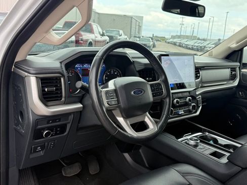Used 2024 Ford Expedition XLT image 4