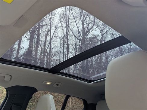 Certified 2023 Volvo XC40 B5 Plus w/ Protection Package Premier image 10