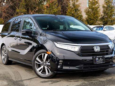 Used 2023 Honda Odyssey Touring image 2