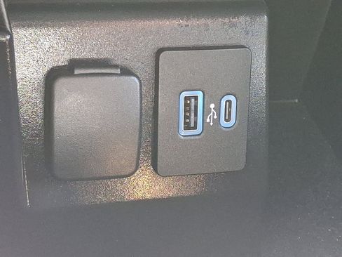 Certified 2022 Ford Explorer XLT w/ Equipment Group 202A image 24