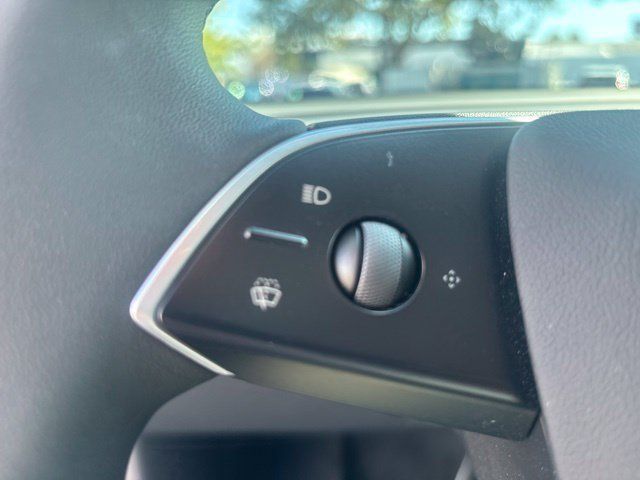 Used 2026 Tesla Model Y AWD image 18