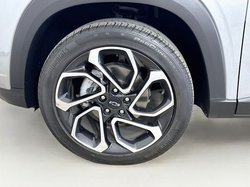 Used 2024 Chevrolet Trax RS w/ Driver Confidence Package FWD image 32