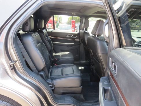 Used 2018 Ford Explorer Platinum AWD/4WD image 22