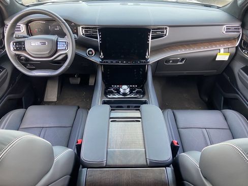 New 2023 Jeep Grand Wagoneer Series II image 11