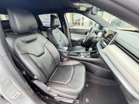 Used 2025 Jeep Compass Limited AWD/4WD image 37