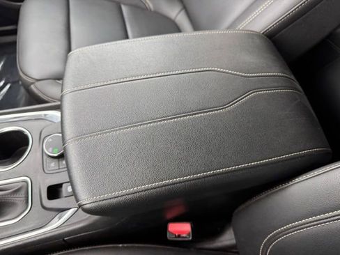 Certified 2023 Chevrolet Traverse LT AWD/4WD image 19