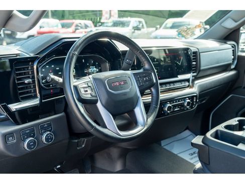 Used 2024 GMC Sierra 1500 Elevation AWD/4WD image 11