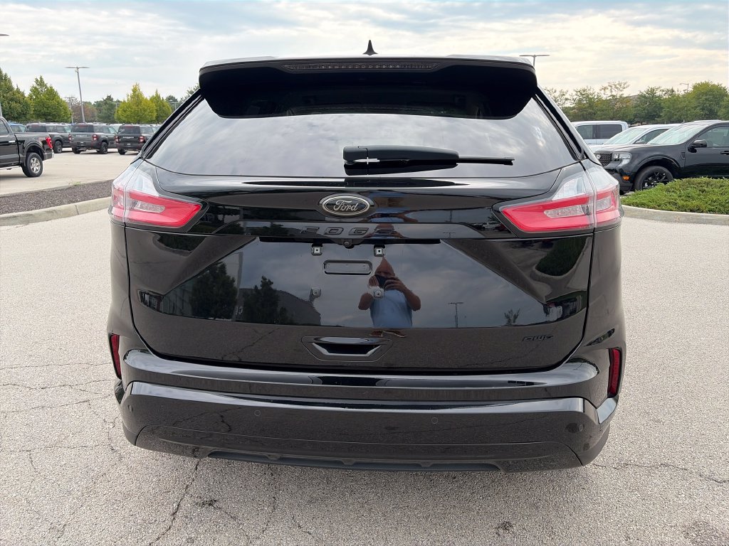 Used 2024 Ford Edge SE w/ Black Appearance Package AWD/4WD image 6