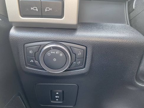 Used 2016 Ford F150 Lariat w/ Equipment Group 502A Luxury AWD/4WD image 38