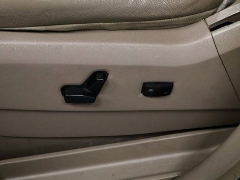 Used 2013 Chrysler Town & Country Touring-L image 24