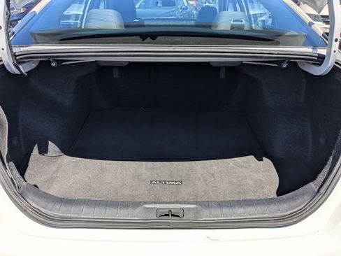 Used 2025 Nissan Altima 2.5 SV FWD image 30