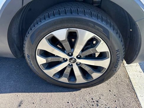 Used 2021 Kia Telluride S FWD image 2