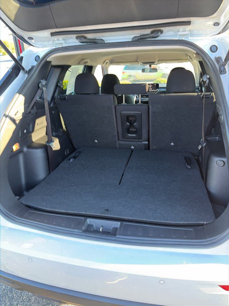 Used 2023 Mitsubishi Outlander ES AWD/4WD image 29