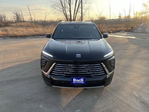 Used 2025 Buick Enclave Preferred image 2