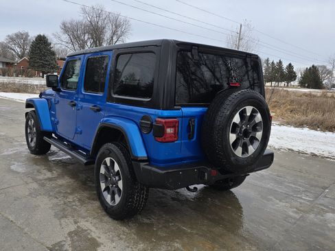 Used 2022 Jeep Wrangler Unlimited Sahara w/ Dual Top Group image 7