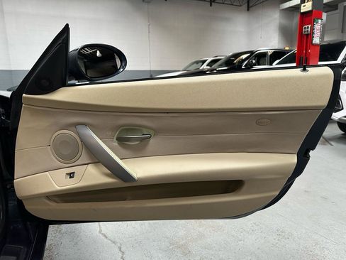 Used 2005 BMW Z4 3.0i RWD image 10