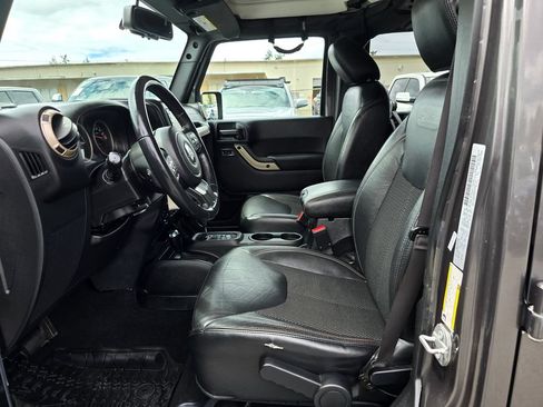 Used 2017 Jeep Wrangler Unlimited Sahara AWD/4WD image 15