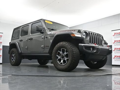 Used 2022 Jeep Wrangler Unlimited Rubicon w/ Cold Weather Group AWD/4WD image 33