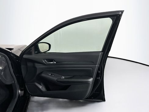 Used 2025 Nissan Altima 2.5 SV FWD image 29